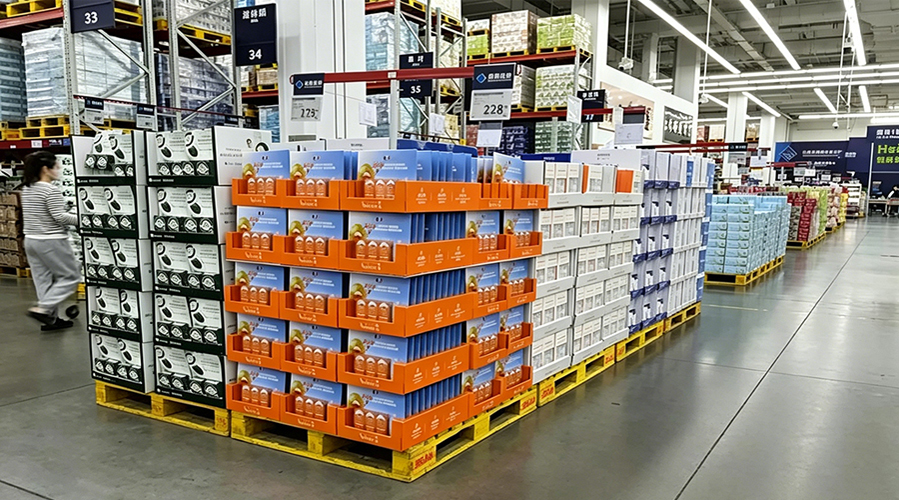 Optimizing Pallet Layout for POP Displays: A Multi-Factor Approach